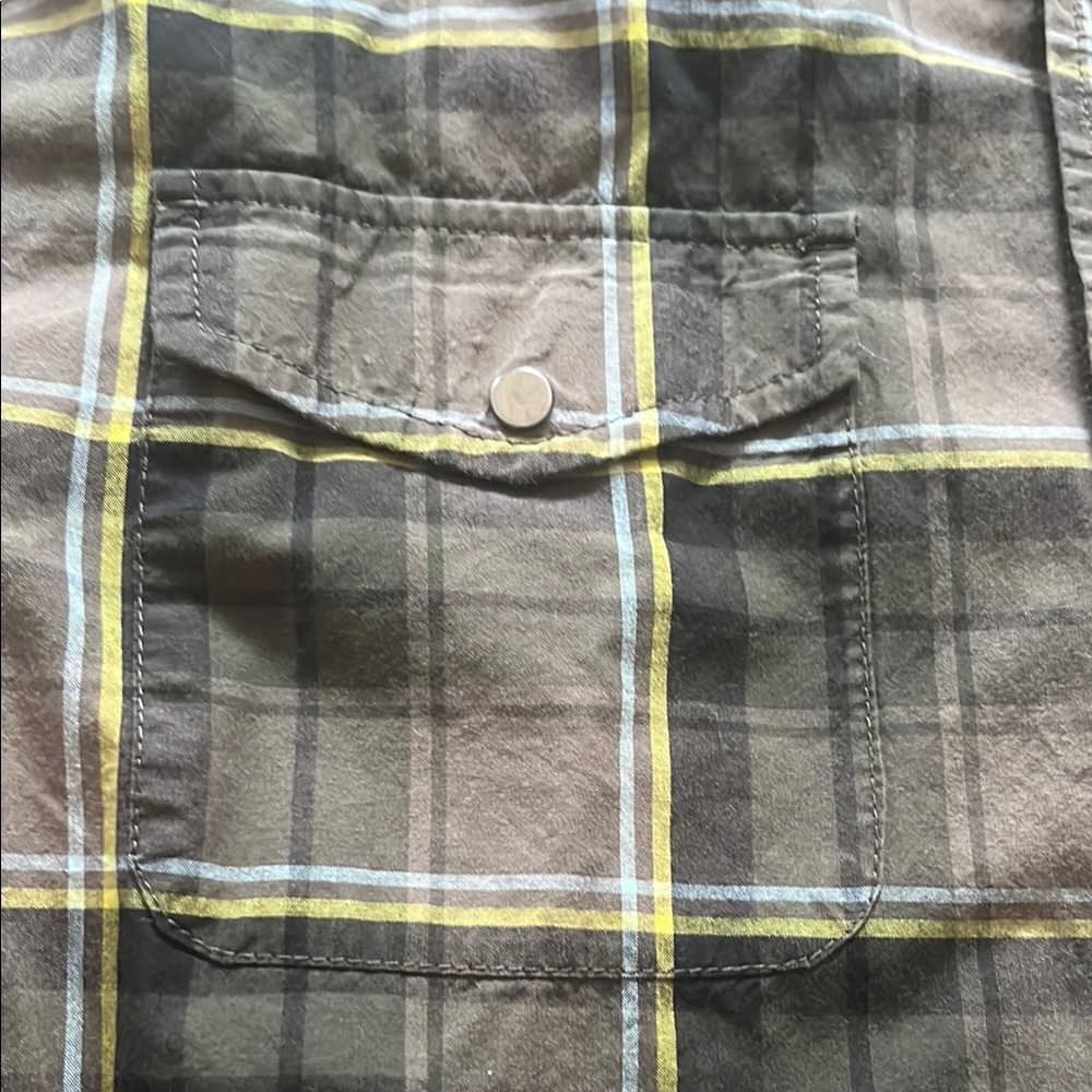๐ณ๏ธโ๐ Kenneth Cole Plaid Button-Up Shirt - Picture 7 of 9